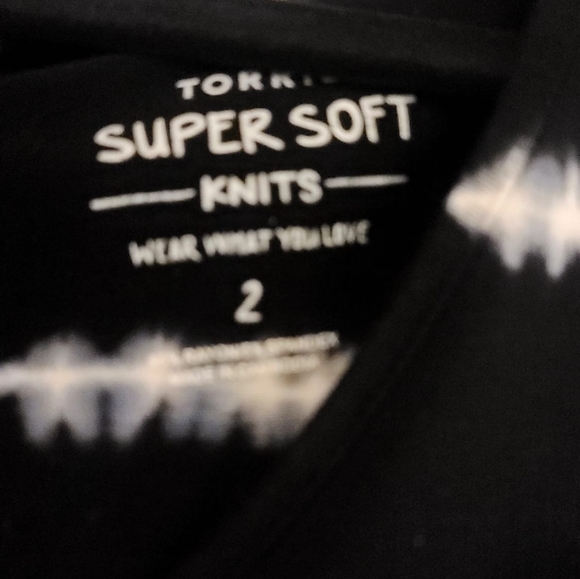 Torrid Womens long TShirt size 2 black and white tie die. short sleeves - Picture 2 of 3